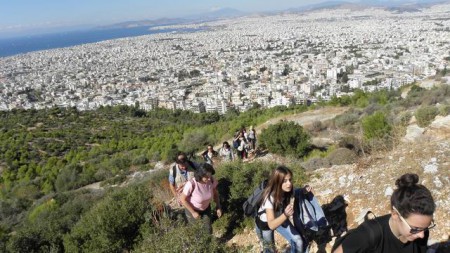 Με φόντο την Αθήνα